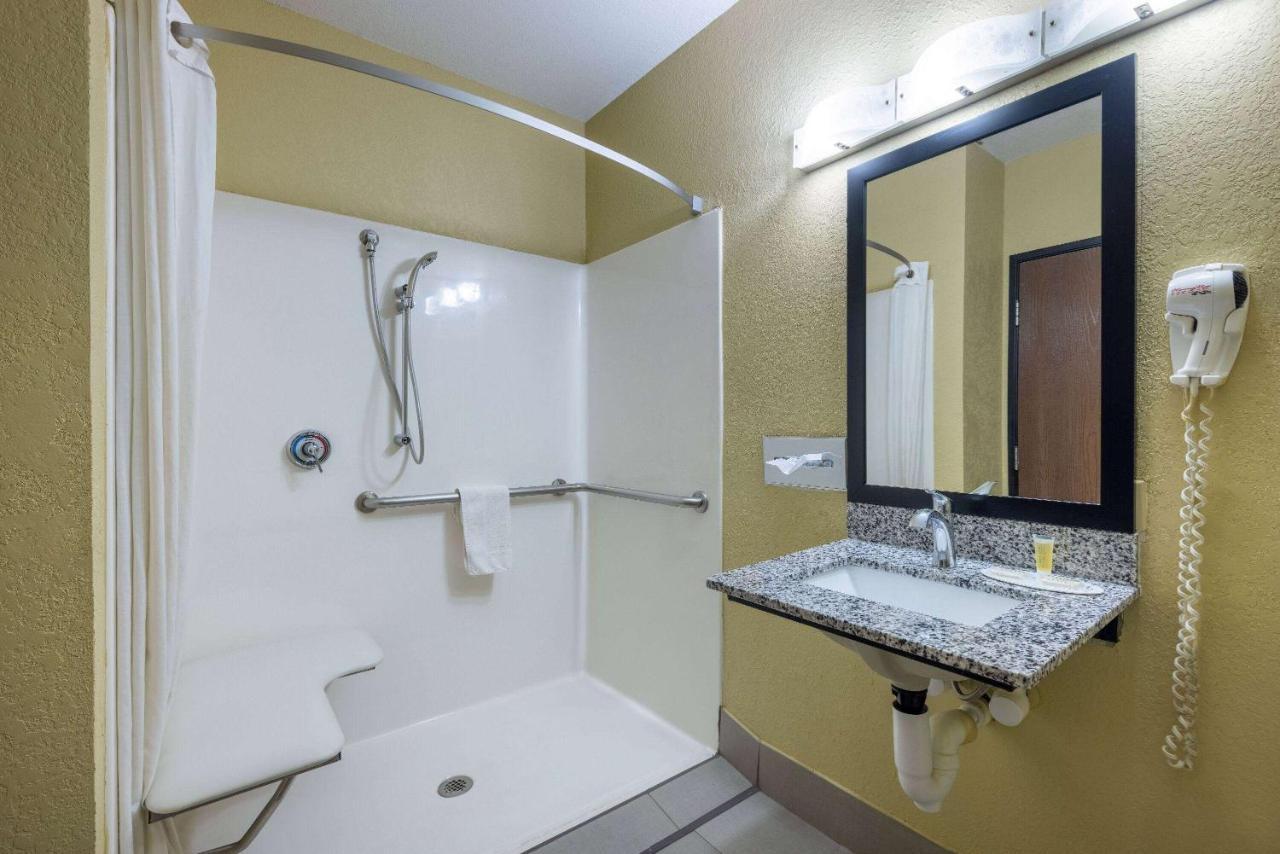 Super 8 By Wyndham Nixa/Springfield Area Hotel Ngoại thất bức ảnh