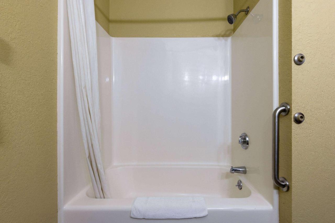 Super 8 By Wyndham Nixa/Springfield Area Hotel Ngoại thất bức ảnh