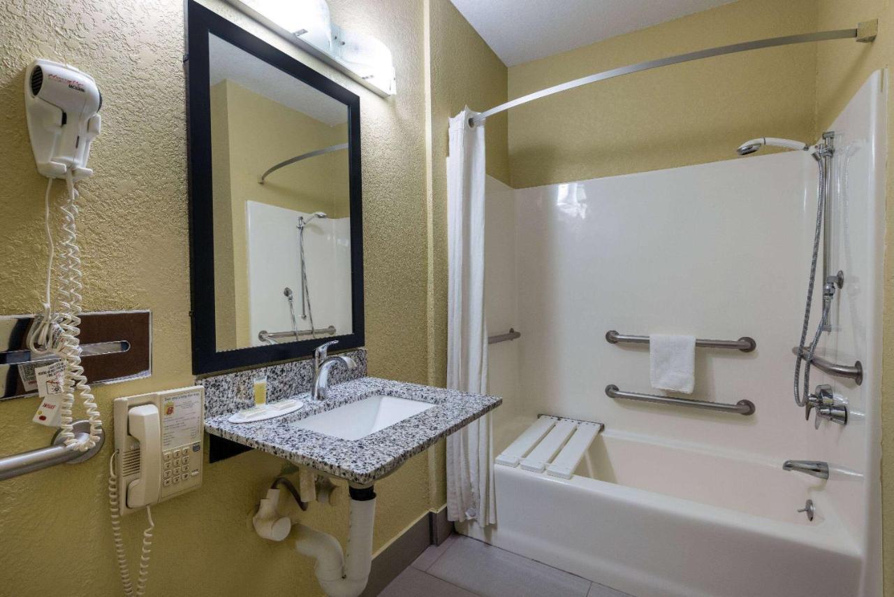 Super 8 By Wyndham Nixa/Springfield Area Hotel Ngoại thất bức ảnh